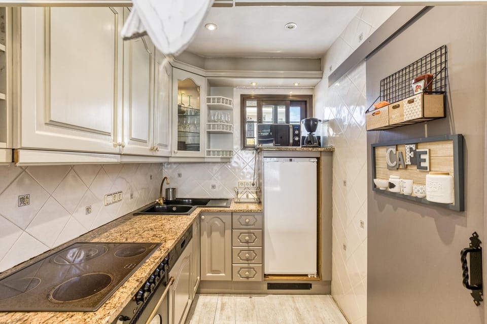 Kitchen or kitchenette, Living room