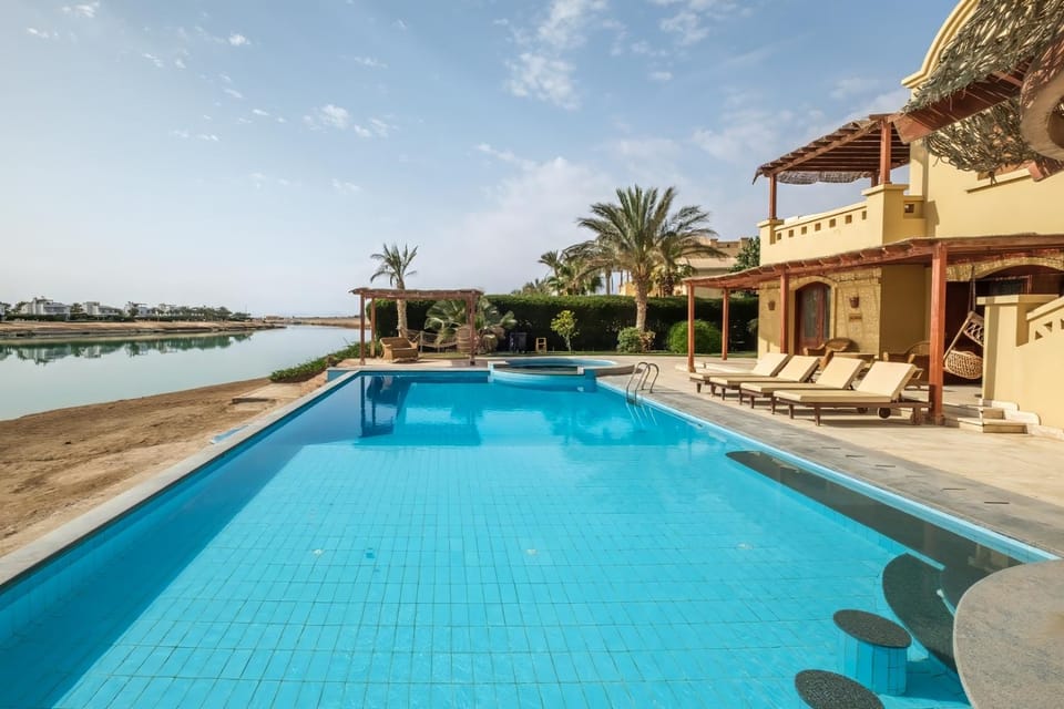 Serene 4BR Villa • Authentic West Golf House in Hurghada