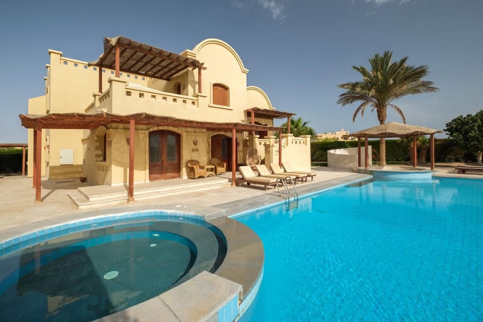 Serene 4BR Villa • Authentic West Golf House in Hurghada