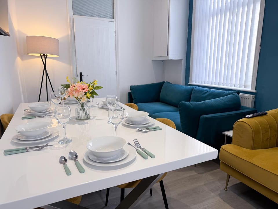 Wellesley House 5BR Entire Home Apartment in Middlesbrough