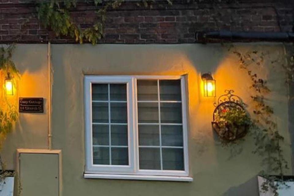 2 Bed 'Cosy Cottage' Central Bawtry High End Decor House in Bassetlaw District