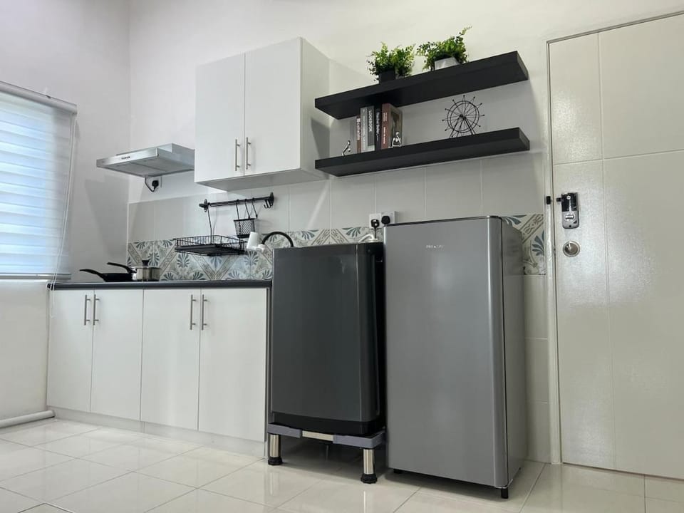 Kitchen or kitchenette, washing machine