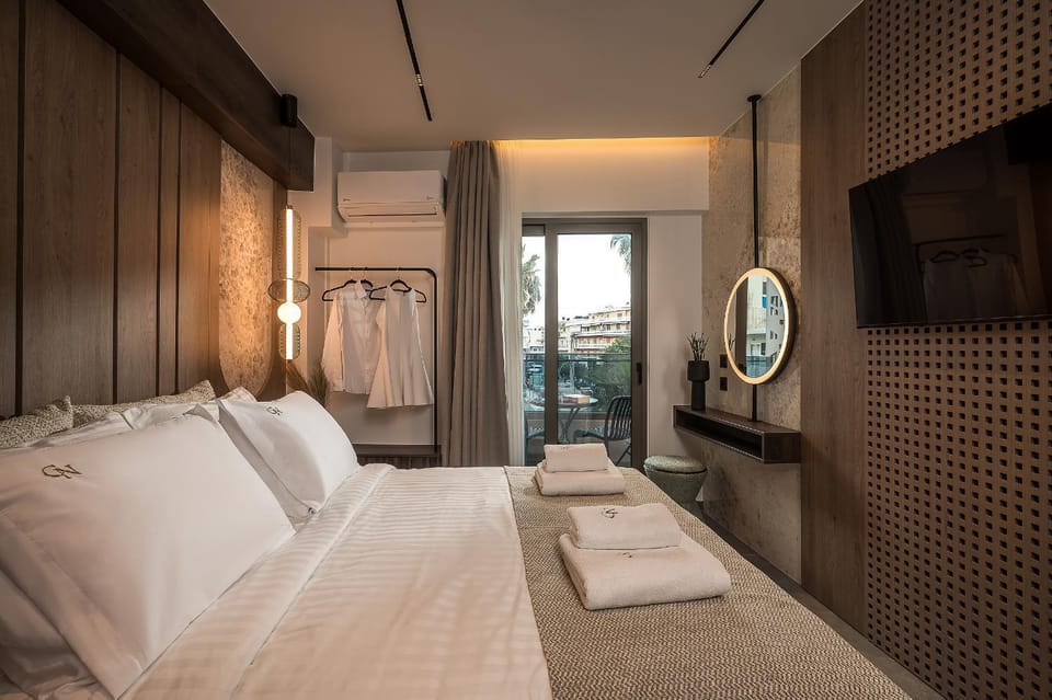 Bed, TV and multimedia, Coffee/tea facilities, Balcony/Terrace, Photo of the whole room, Bedroom, Location, wardrobe, air conditioner