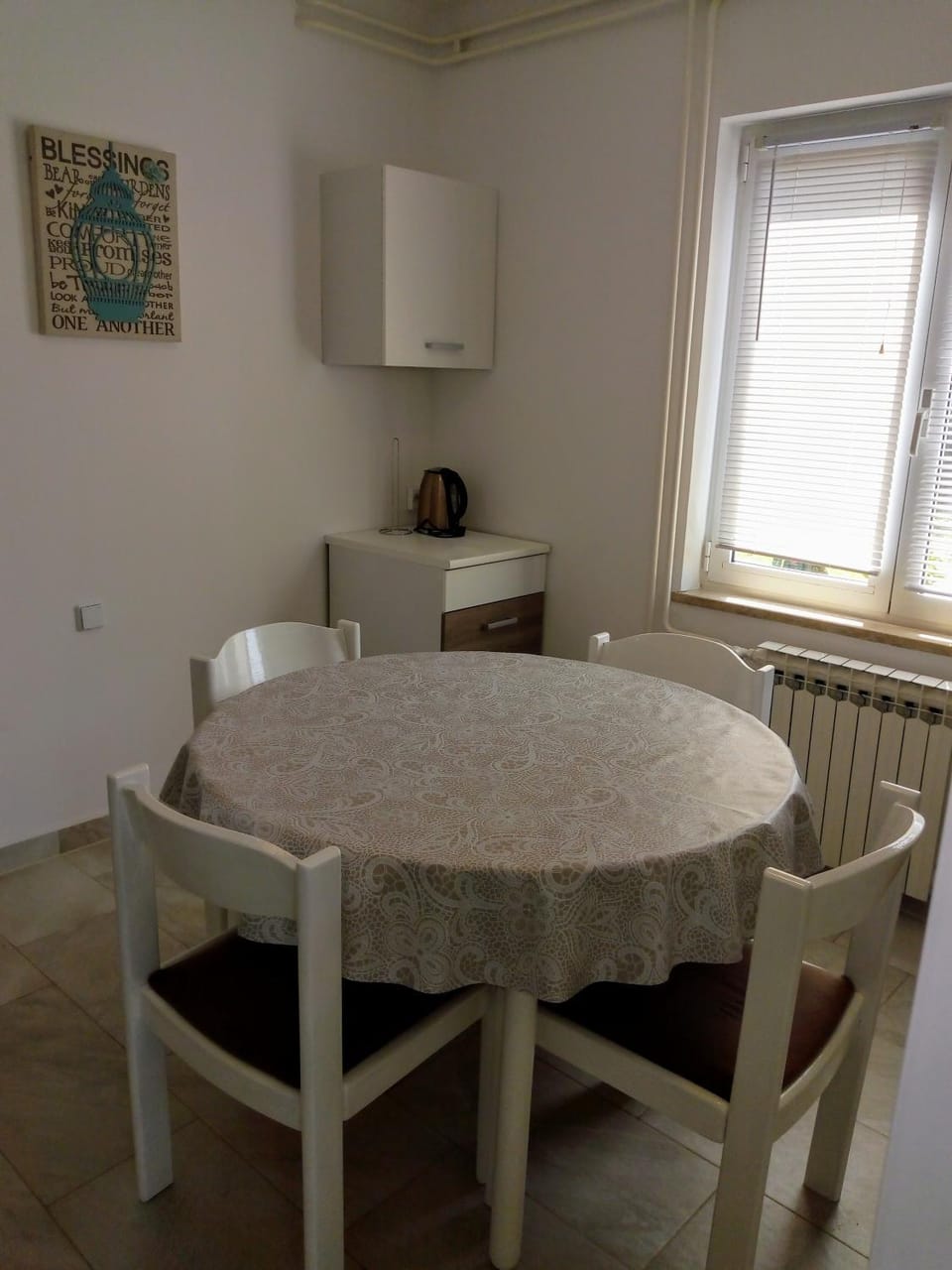 Seating area, Dining area