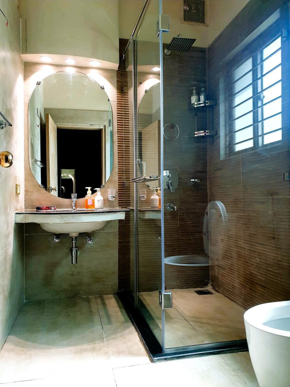 Shower, Toilet, Bathroom, towels