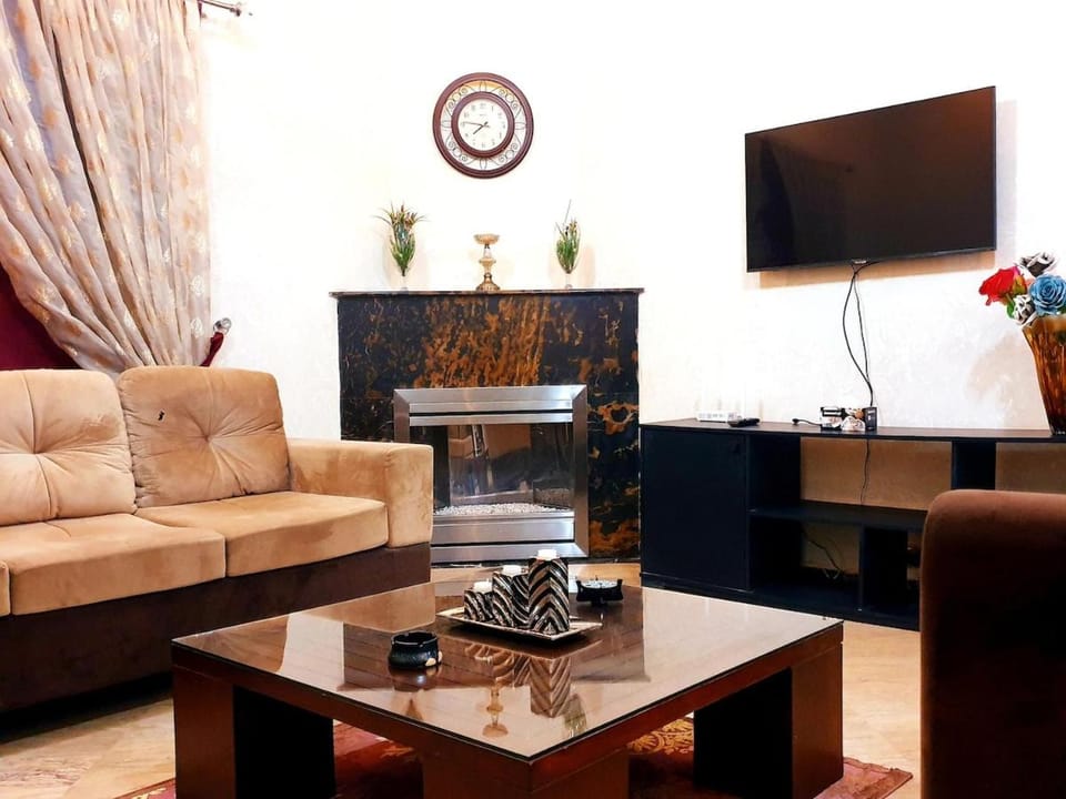 Communal lounge/ TV room, TV and multimedia, Living room, Seating area, Evening entertainment, fireplace