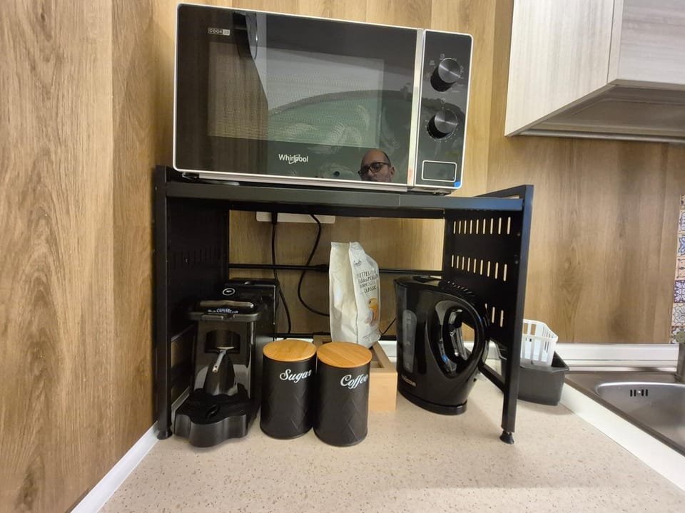 Coffee/tea facilities, Kitchen or kitchenette, microwave