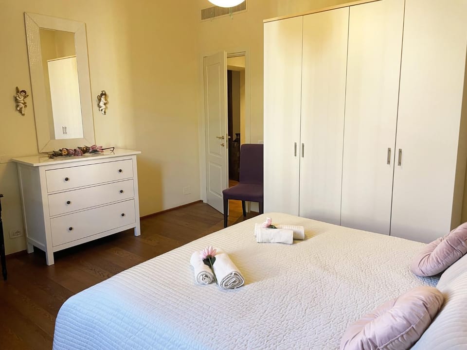Bed, Bedroom, City view, City view, wardrobe