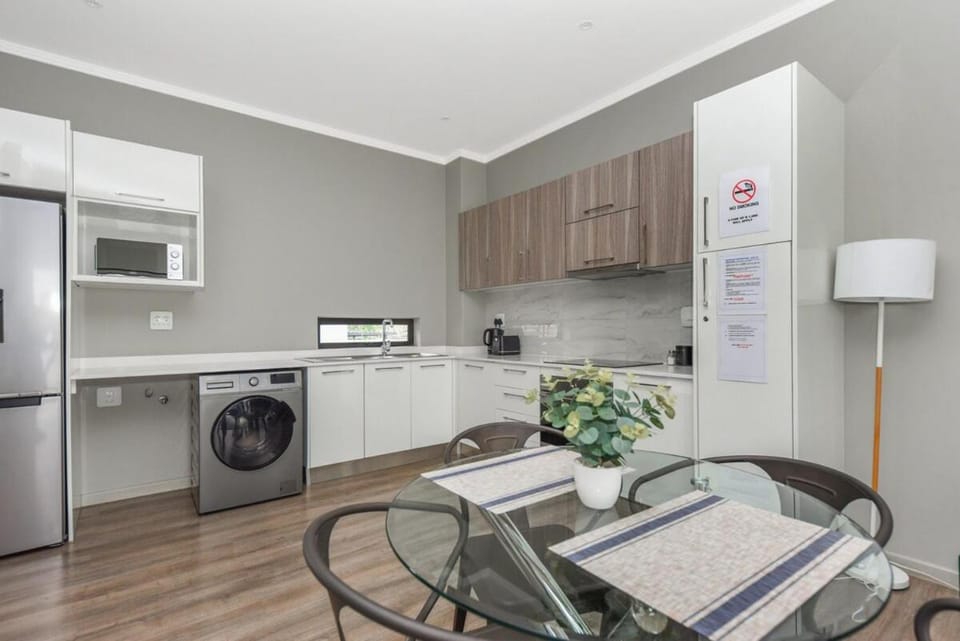 Kitchen or kitchenette, oven, toaster, washing machine, dryer