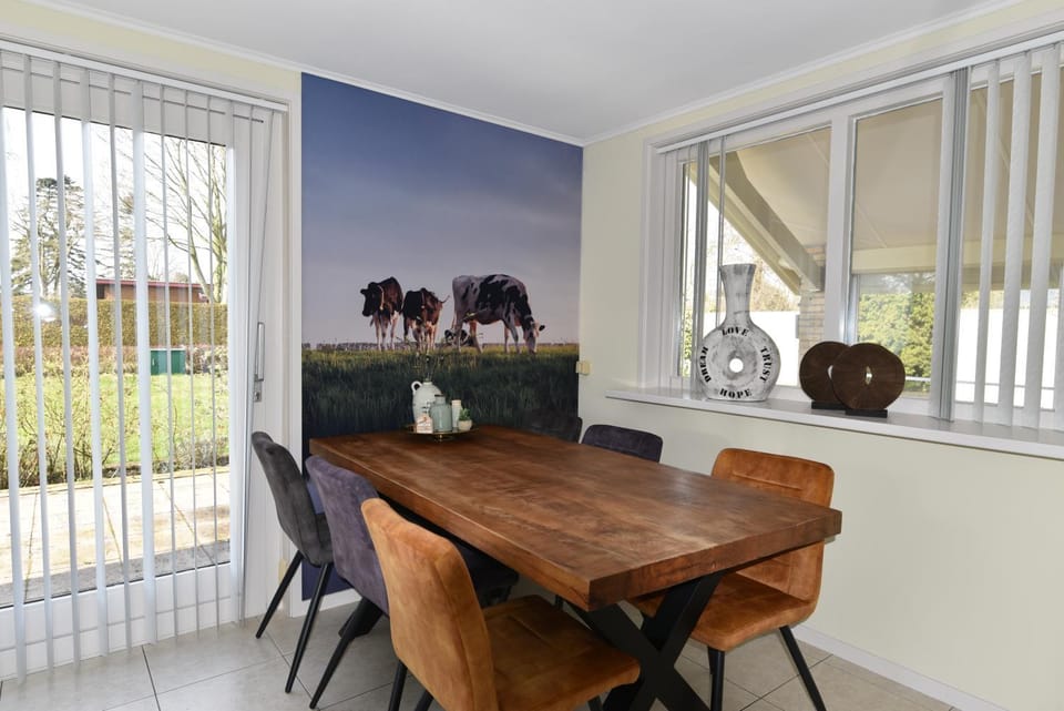 Restaurant/places to eat, Dining area, Food