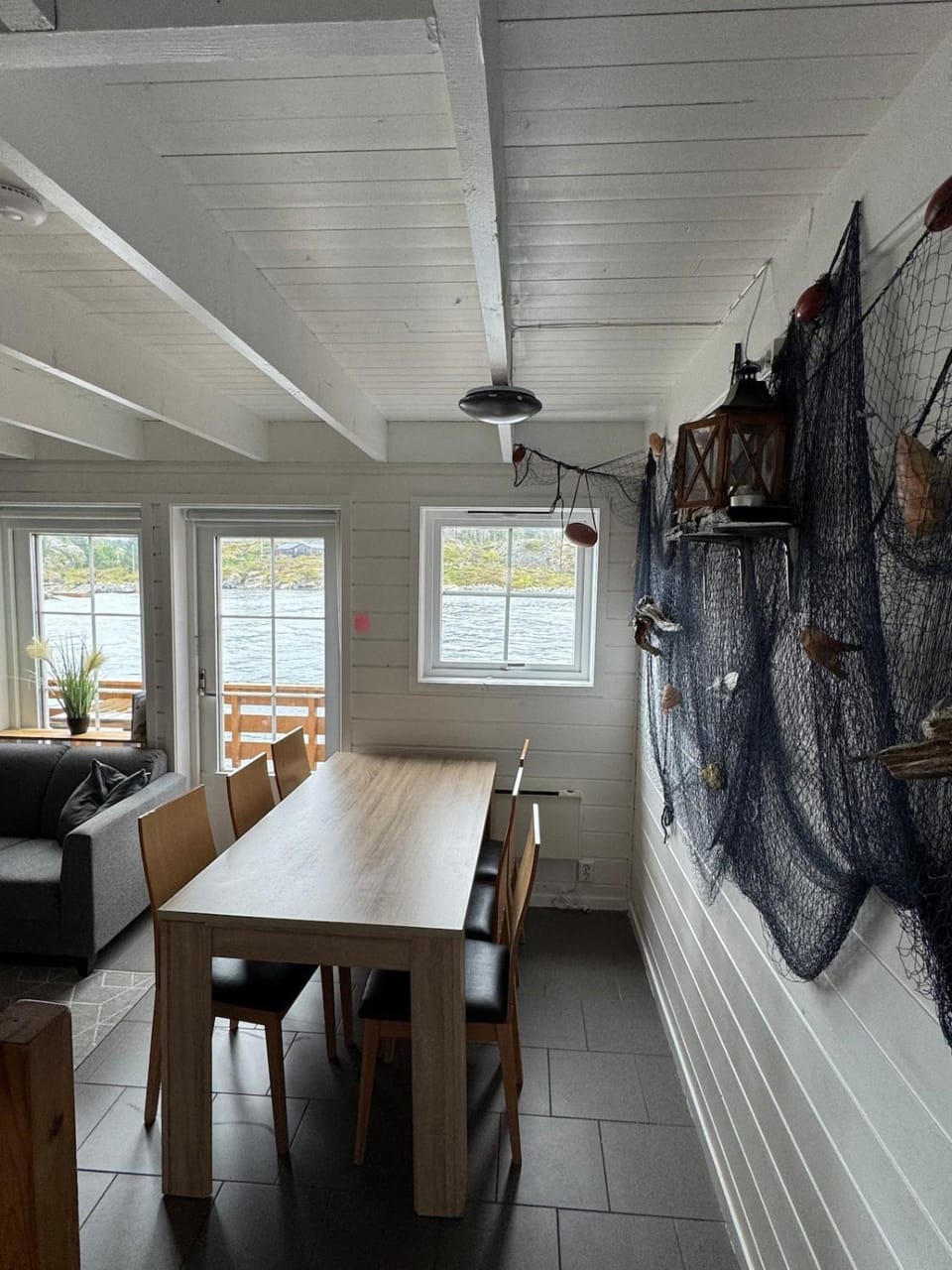 Cozy Oceanfront Escape Apartment in Vestland
