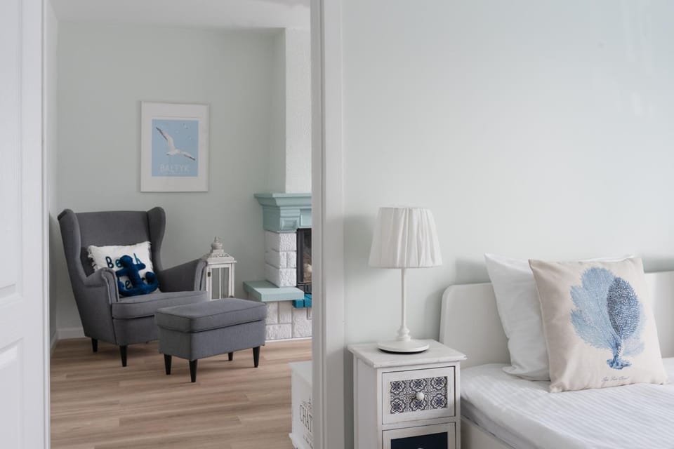 Bed, Living room, Photo of the whole room, Bedroom