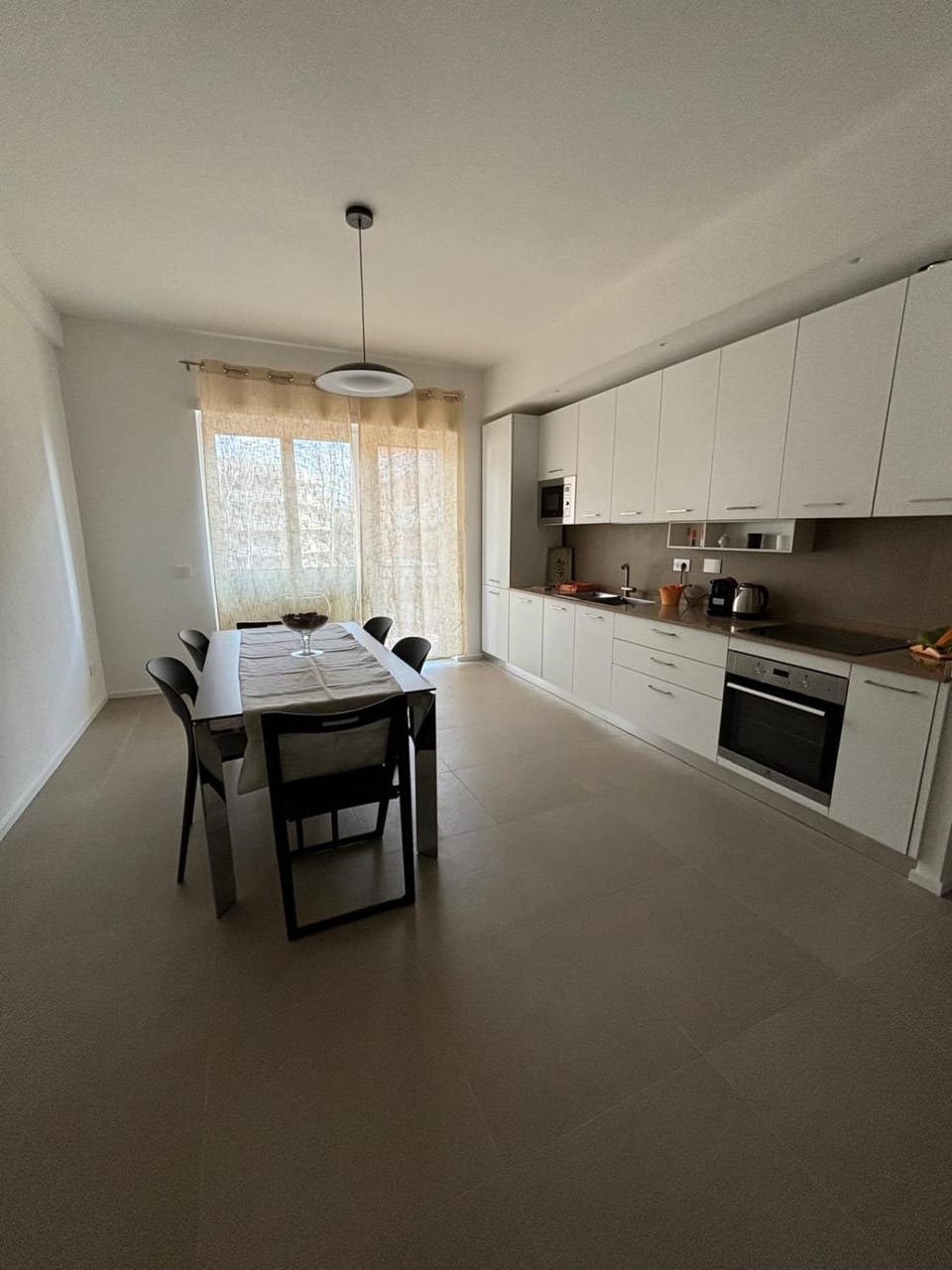 Kitchen or kitchenette, Dining area, stove