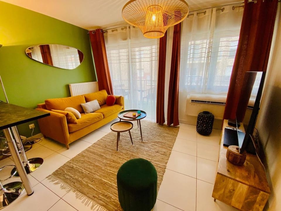 "Le Chai"T2 plein centre, Parking, Clim, Terrasse Apartment in Occitanie