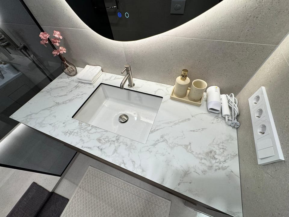 Bathroom, Bath, towels