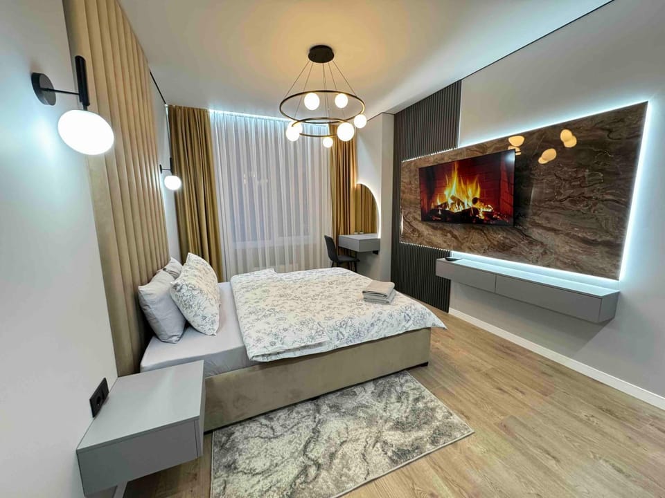 Bed, TV and multimedia, Photo of the whole room, Bedroom