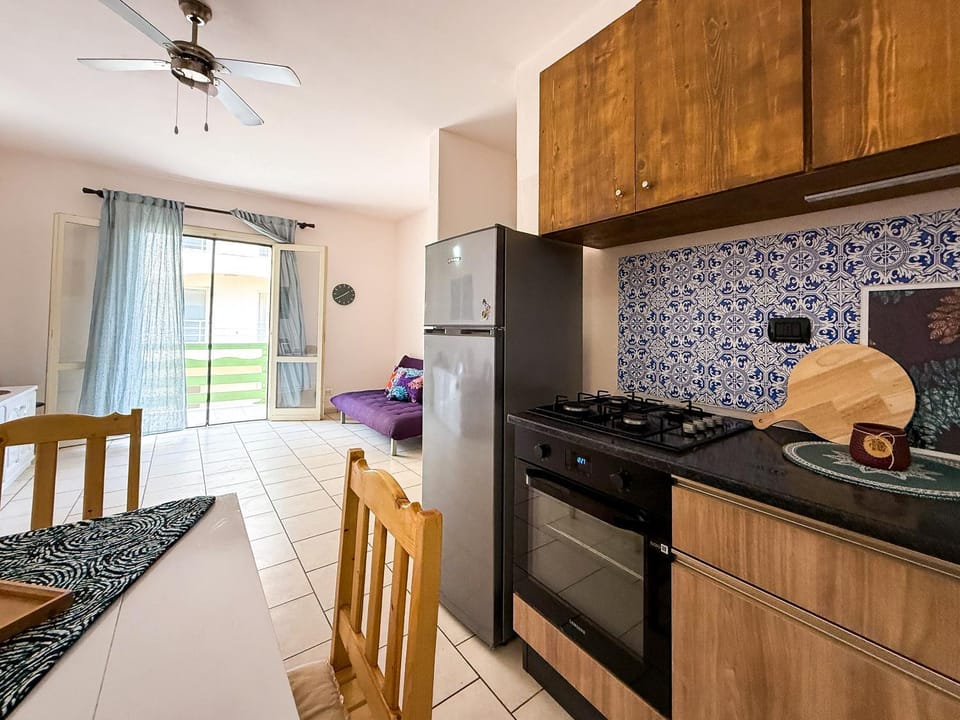 Kitchen or kitchenette, Living room, Dining area, oven, stove