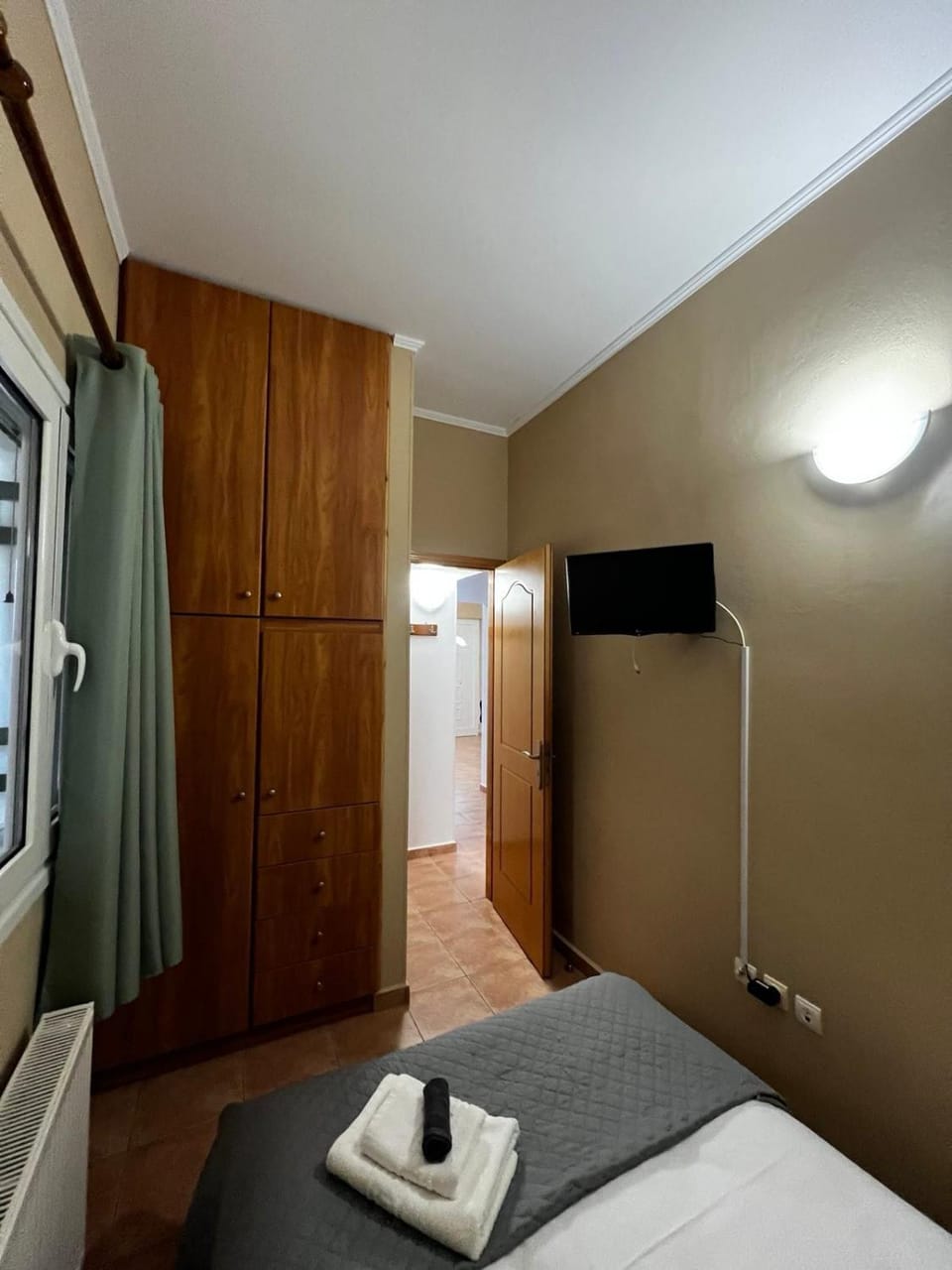 Bed, TV and multimedia, Bedroom, towels, wardrobe