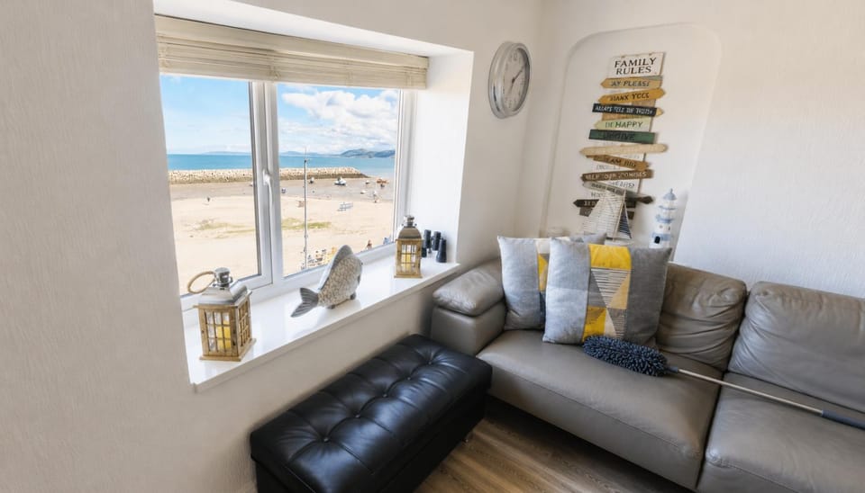 Living room, Sea view