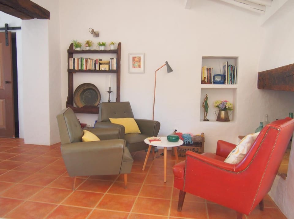 Living room, Area and facilities, flat iron, air conditioner