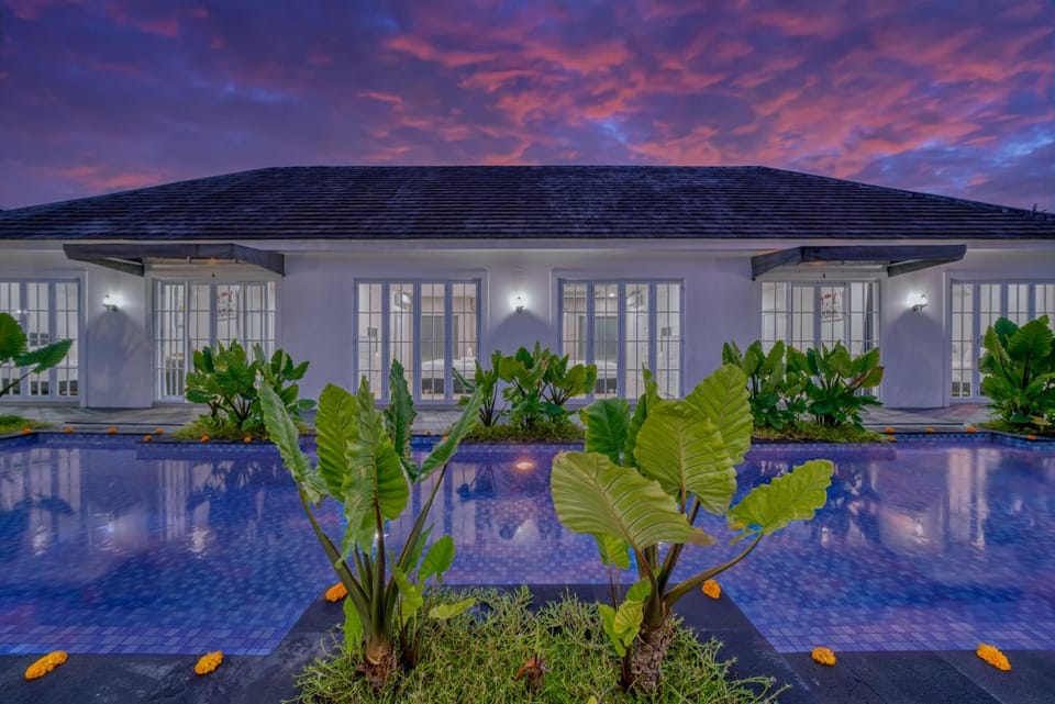 Property building, Swimming pool