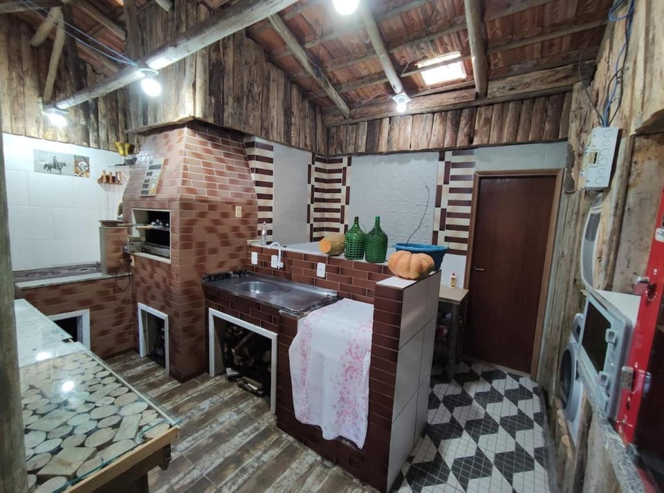 BBQ facilities, oven, stove