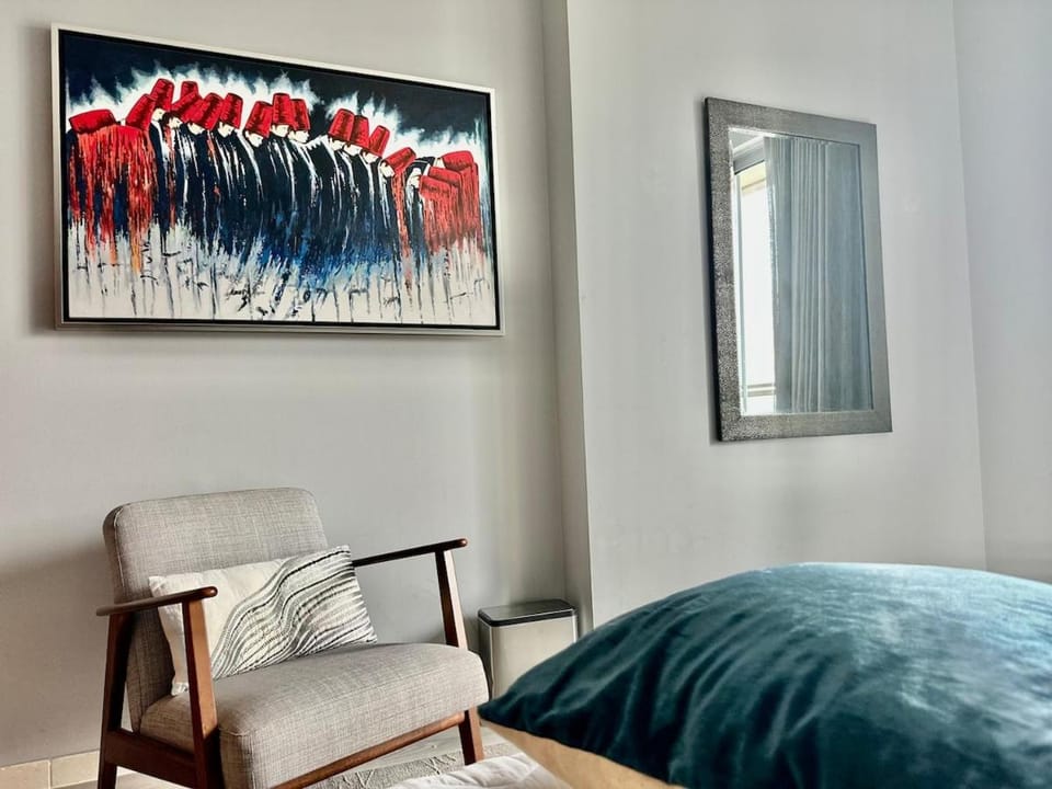 Dubai I Burj Residence Retreat I Piano & Workstation Apartment in Dubai