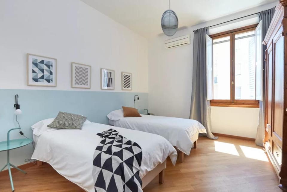 Photo of the whole room, Bedroom, air conditioner