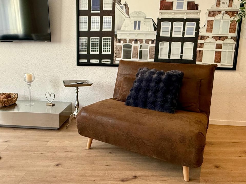 Living room, Decorative detail, Seating area