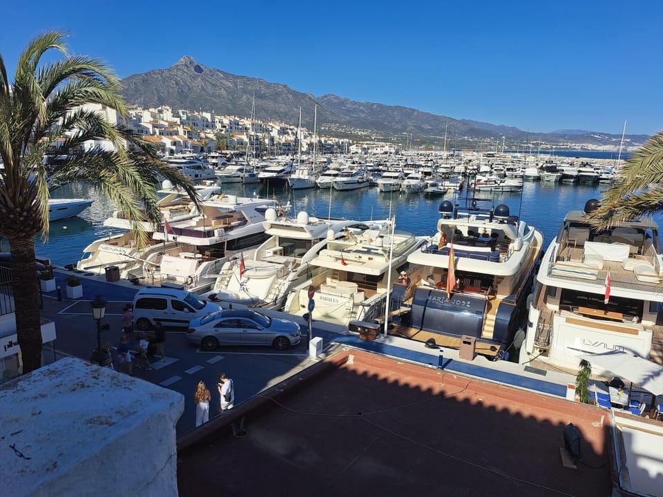 Mountain view, Sea view