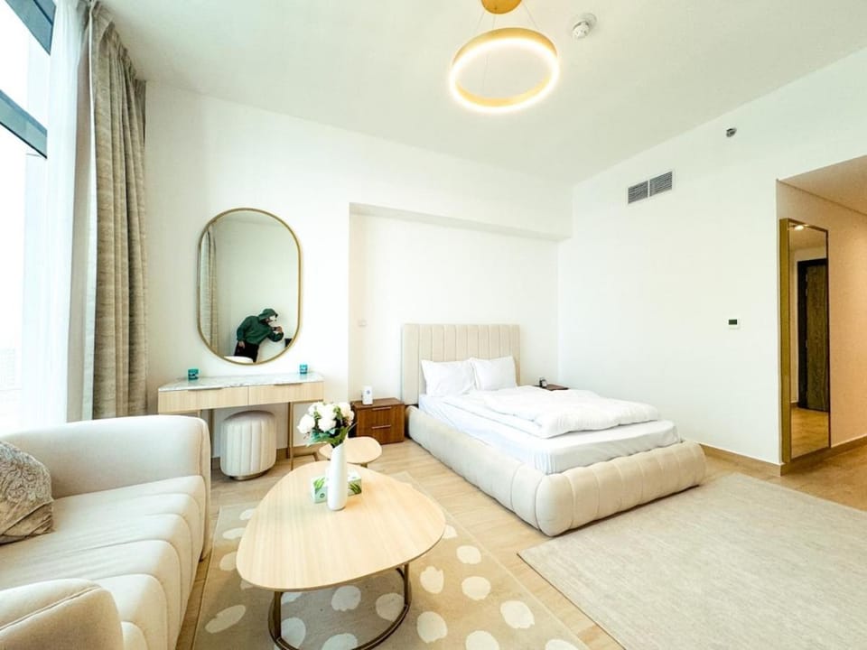 Modern Studio Living in JVC's Regina Tower Apartment in Dubai
