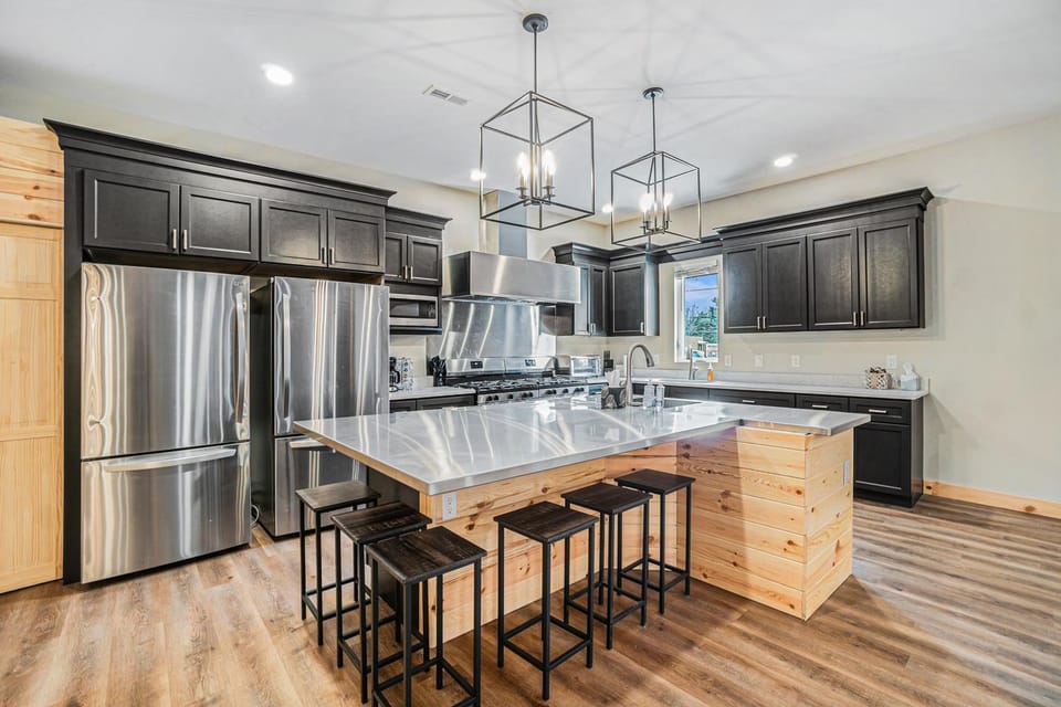 Bowling Alley! Expansive Group Getaway in Lewiston House in Albert