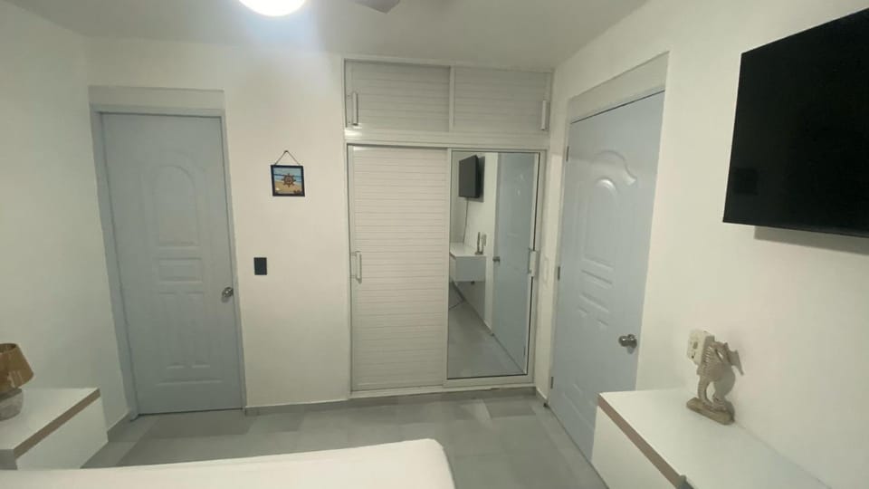 TV and multimedia, Photo of the whole room, Bedroom, wardrobe