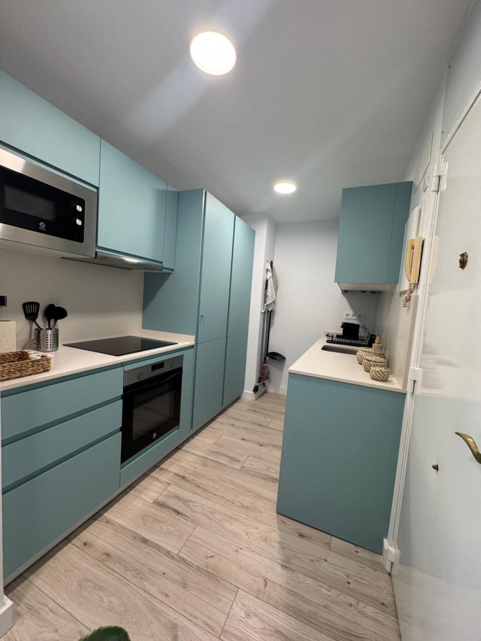 Kitchen or kitchenette, dishwasher, oven, stove