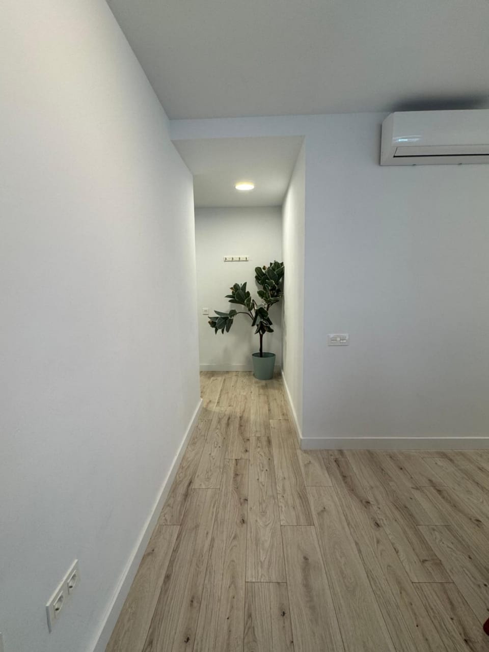 Lobby or reception, air conditioner