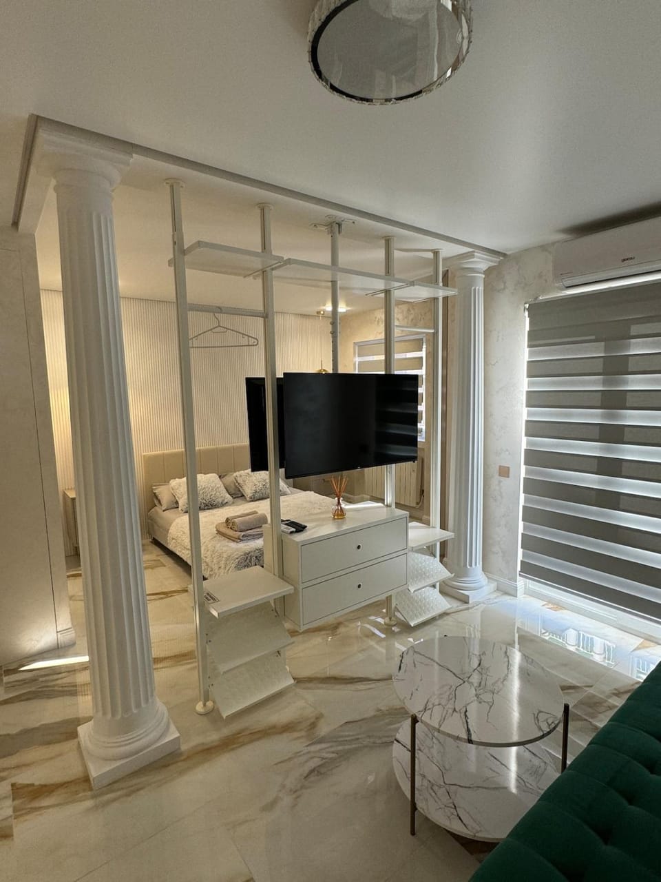TV and multimedia, Photo of the whole room, Bedroom
