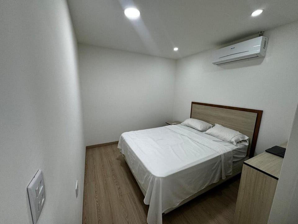 DPTTOS cerca del Ventura Mall y Equipetrol WiFI Pool Coozy Apartment in Santa Cruz de la Sierra