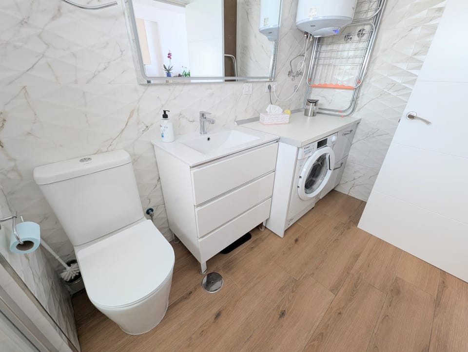 Bathroom, washing machine