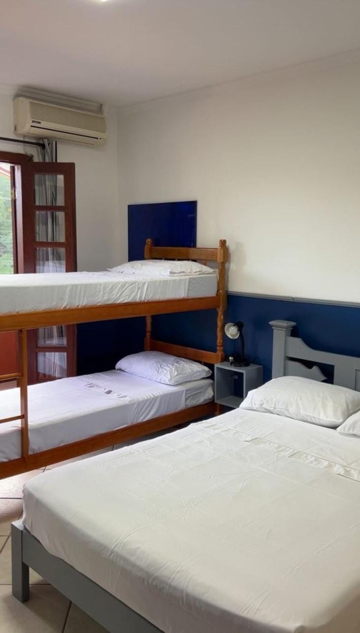Bed, Photo of the whole room, Bedroom, bunk bed, air conditioner