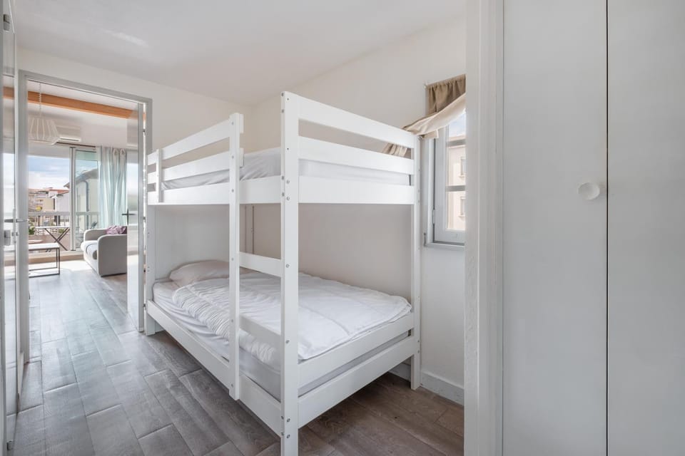 AS25806-P2 cabine duplex avec terrasse et parking Cabin in Le Grau-du-Roi