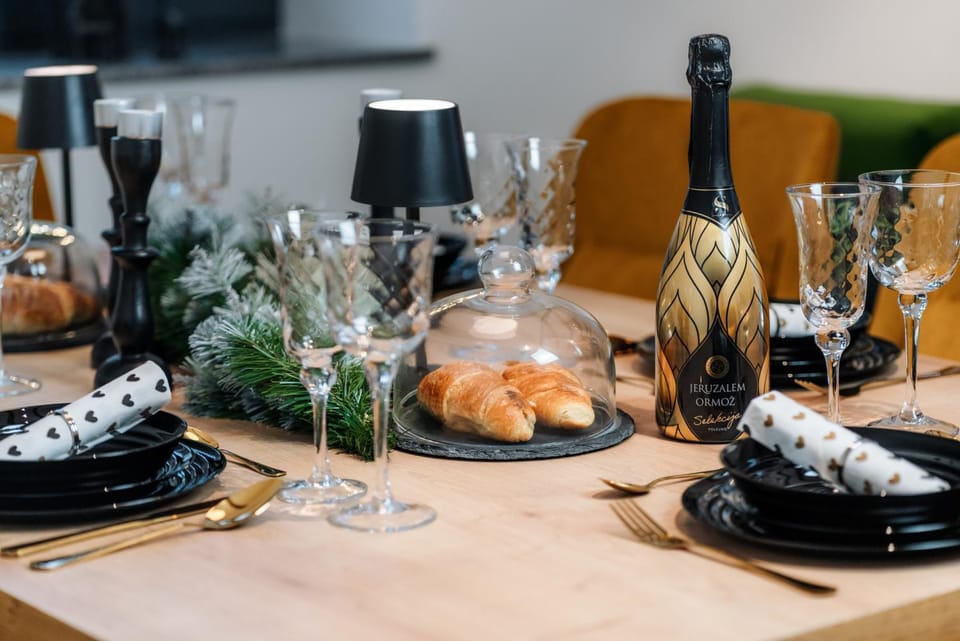 Food and drinks, Food, Drinks