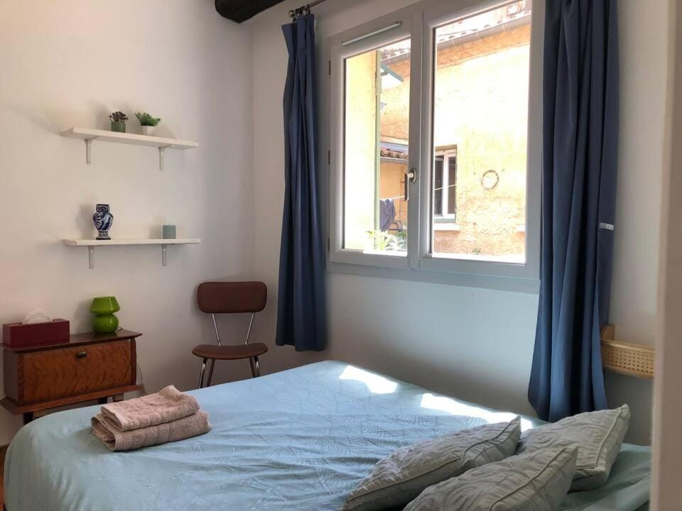 Chambre en centre ville avec jacuzzi Bed and Breakfast in Nimes