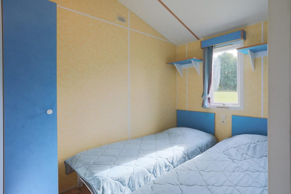 Property building, Living room, Bedroom