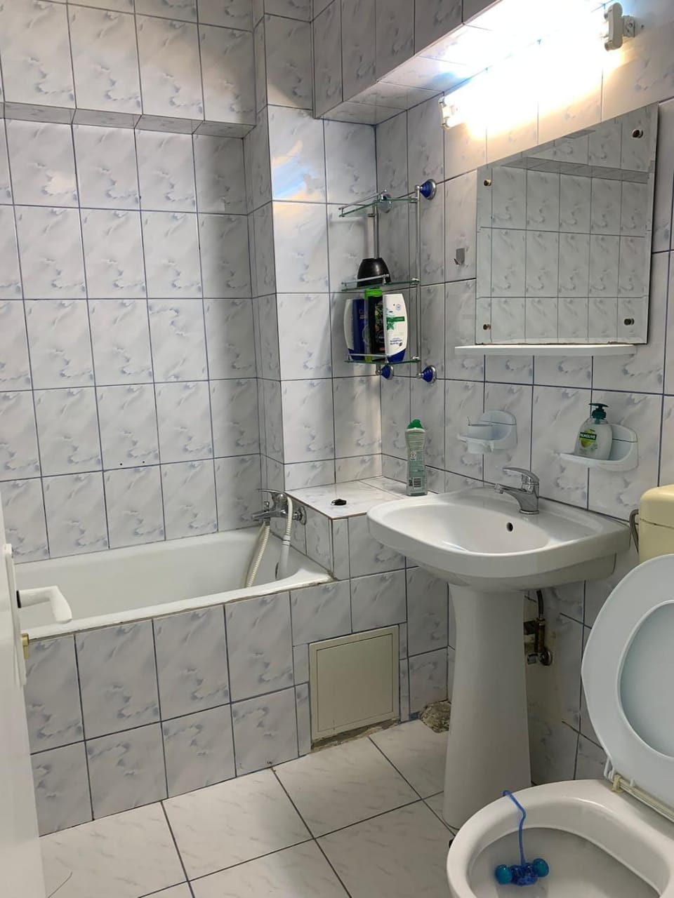 Chic 4 bedrooms near metro, regie UPB 2 bathrooms Apartment in Bucharest
