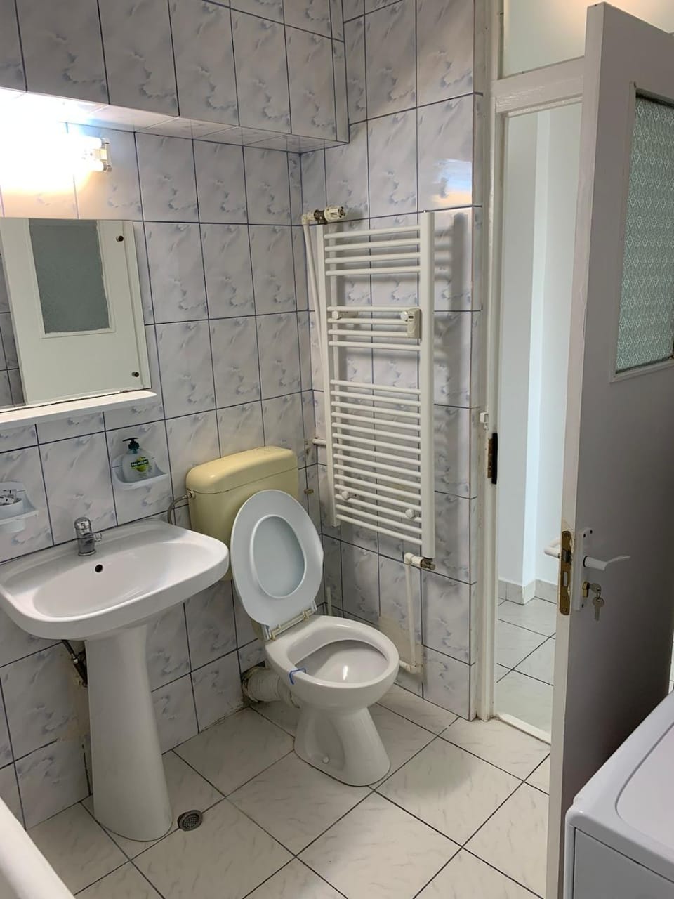 Chic 4 bedrooms near metro, regie UPB 2 bathrooms Apartment in Bucharest