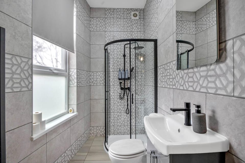Shower, Toilet, Bathroom