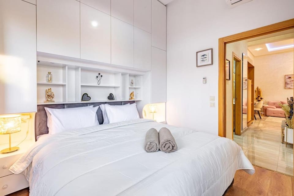 Bed, Photo of the whole room, Bedroom, towels