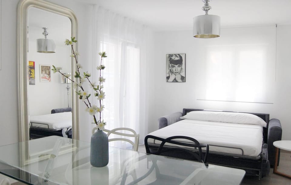 Bed, towels