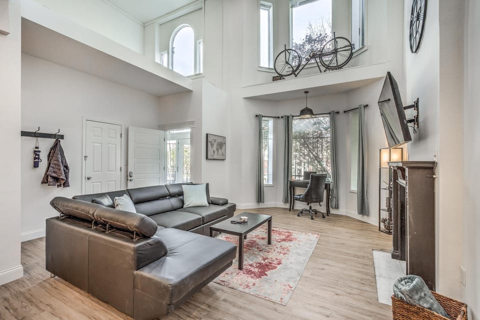 4632 First Floor Hidden Gem Apartment in Saint Louis