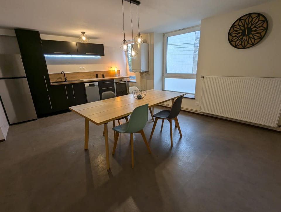 Kitchen or kitchenette, Dining area, oven, stove
